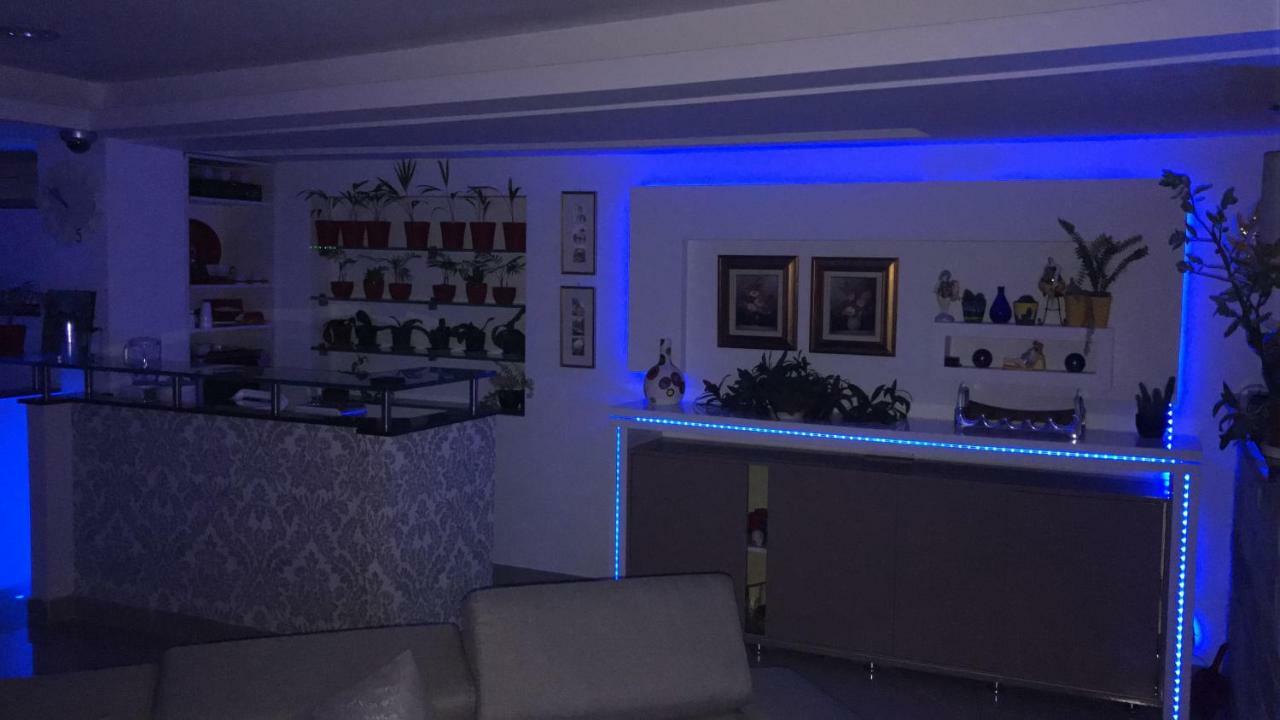 コンスタンツァOzana Apartamentアパートメント エクステリア 写真